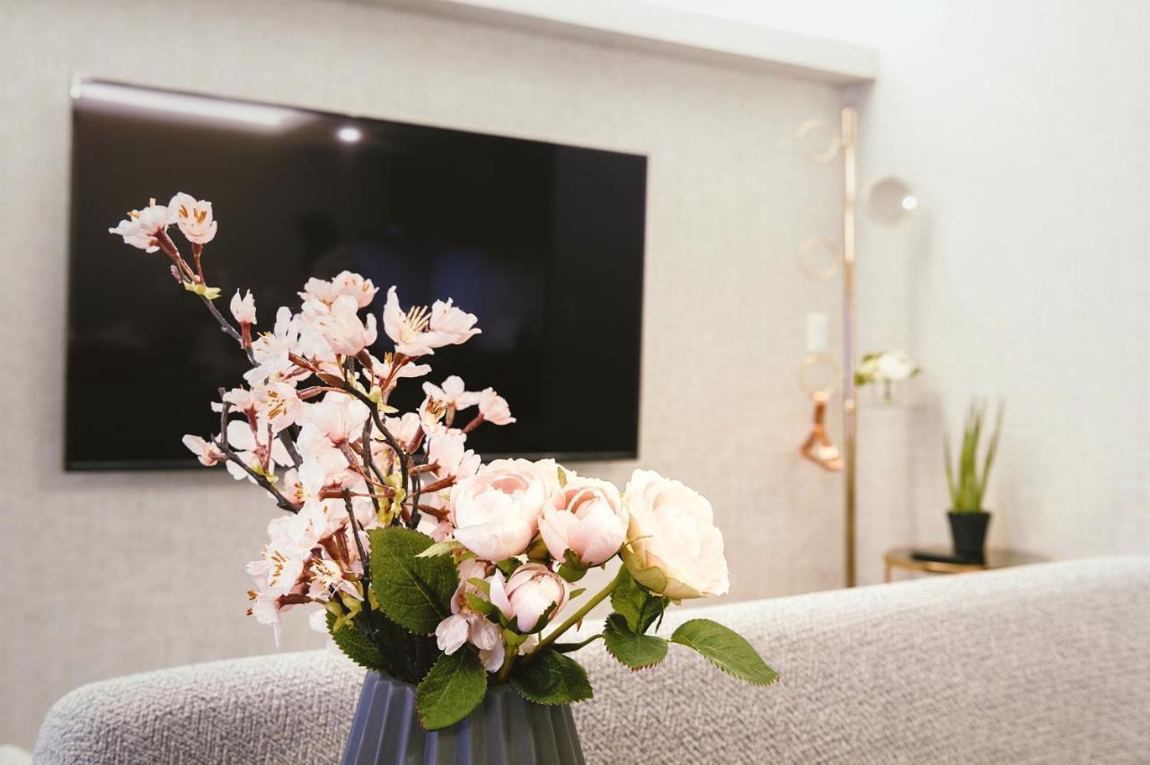 Cherry Blooming Tokyo- All Suite Boutique Hotel 东京伊樱里-中央区全套房艺术酒店 Exterior photo